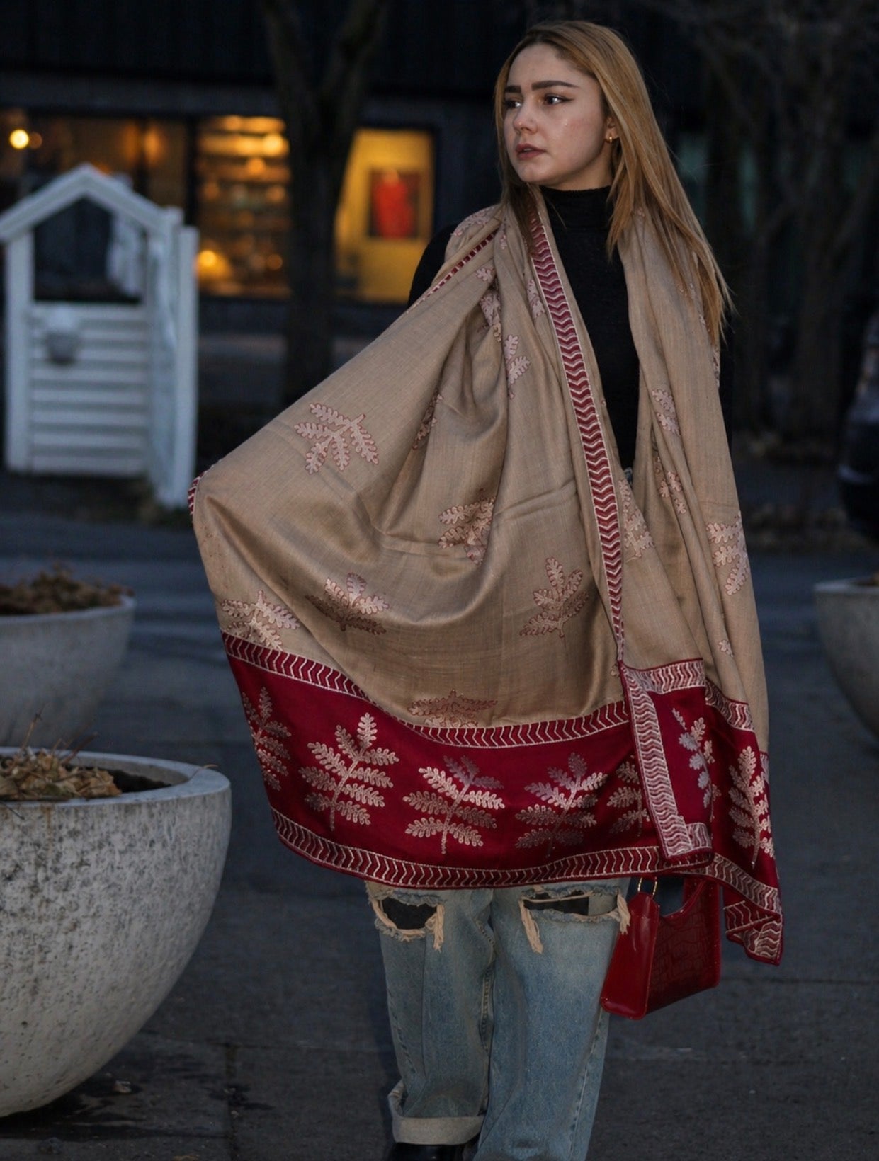 Nora Wool Blend Shawl / Beige & Red