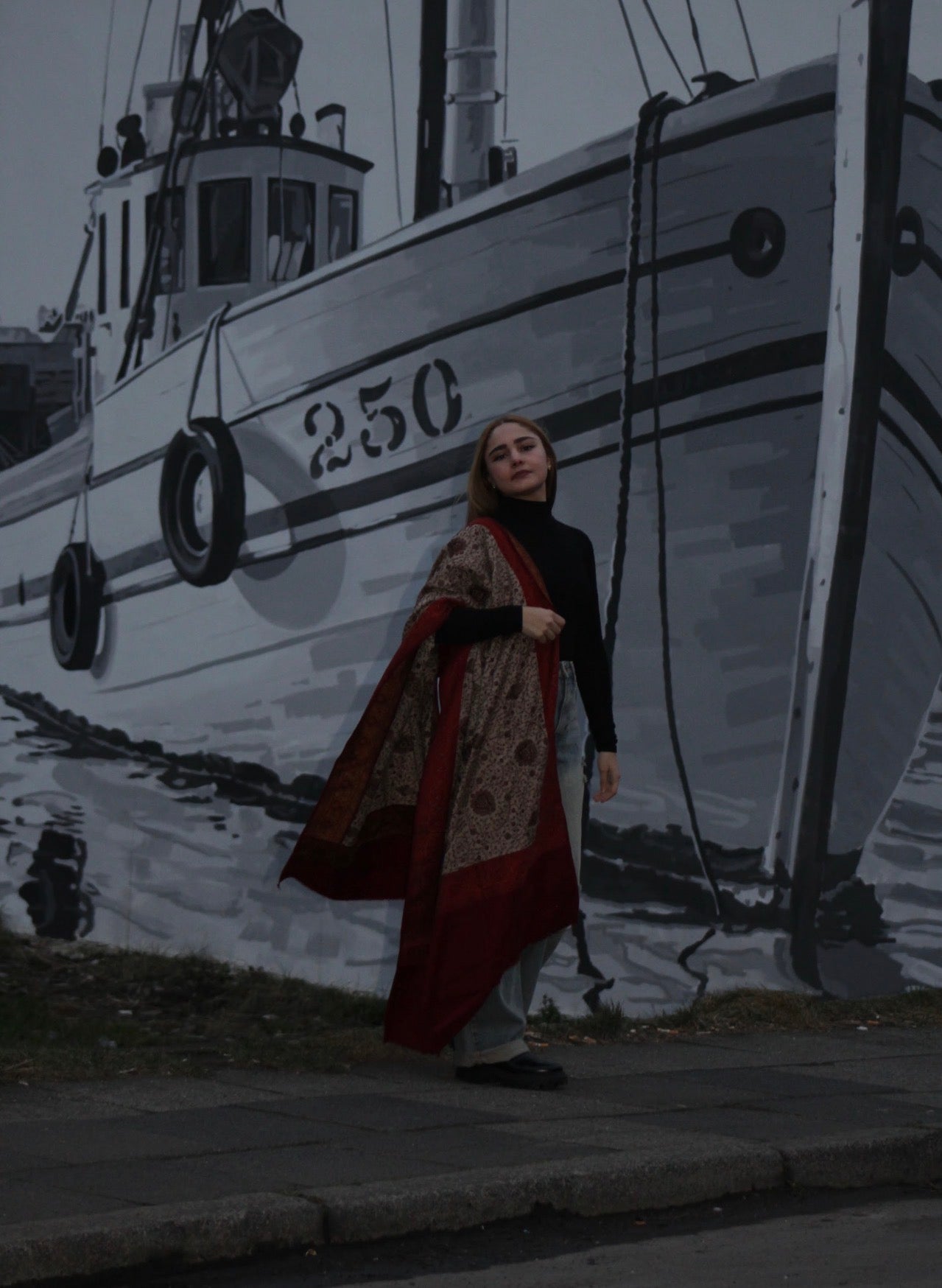 Classic Paisley Wool-Blend Shawl – Deep Red & Beige